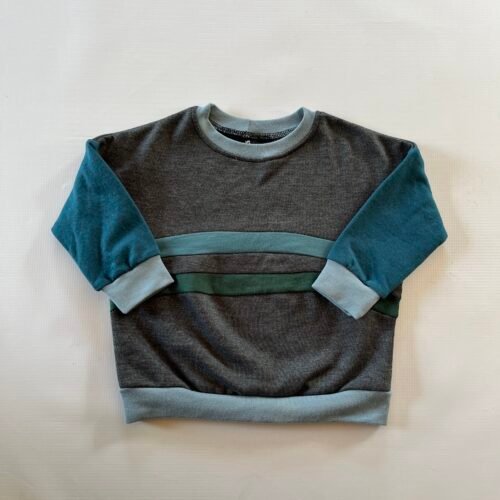 18-24 Rainbow Sweater Charcoal emerald sleeves